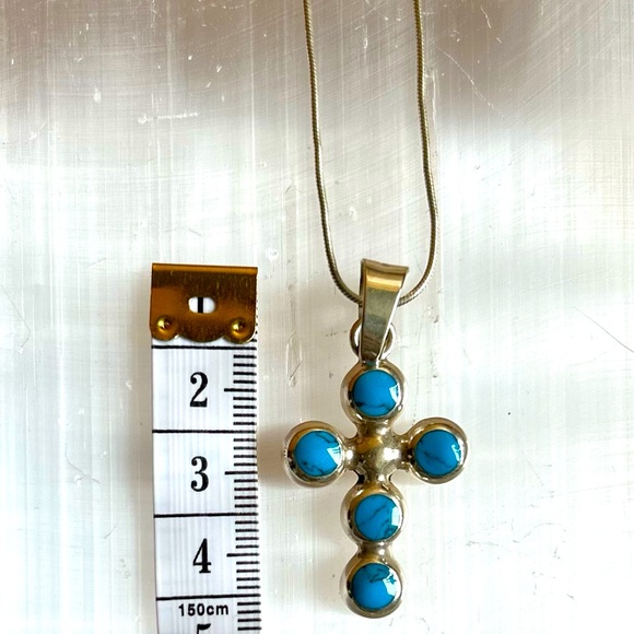 Silver and turquoise cross pendant - Picture 3 of 3